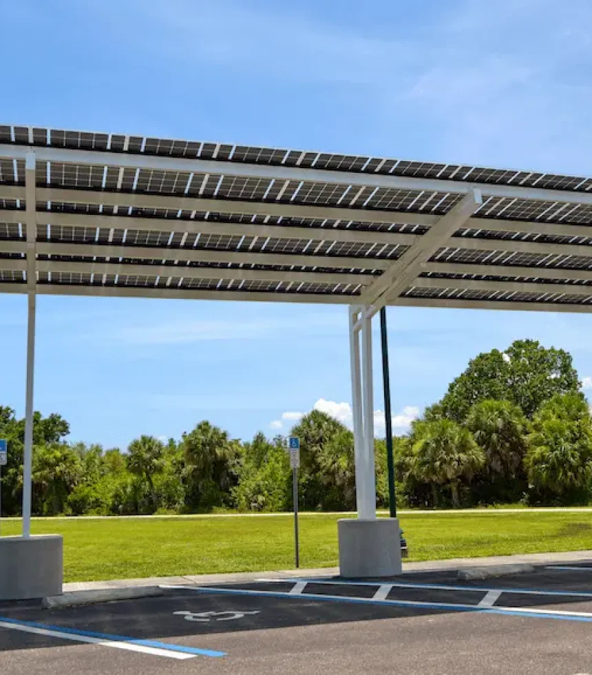 pérgola con placas solares